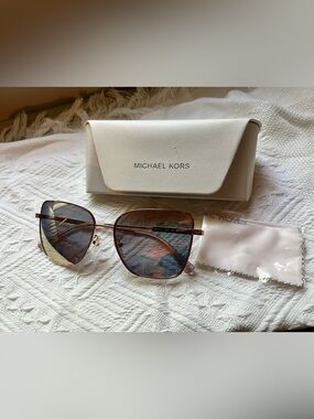 Michael Kors Women's Brown Tortoiseshell Gradient Square Sunglasses